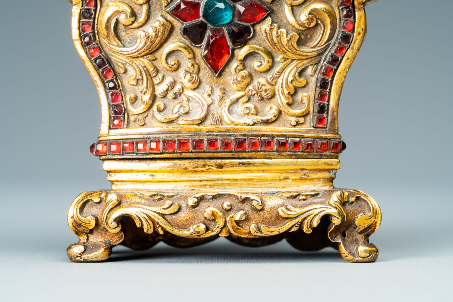 A Chinese semi-precious stone embellished gilt-bronze clock, Canton & Prior of London, Qianlong - Image 14 of 20