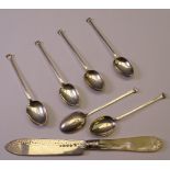 SILVER COFFEE SPOONS - a set of six unboxed with spade handles, 1.8ozs, Sheffield 1927 and an odd