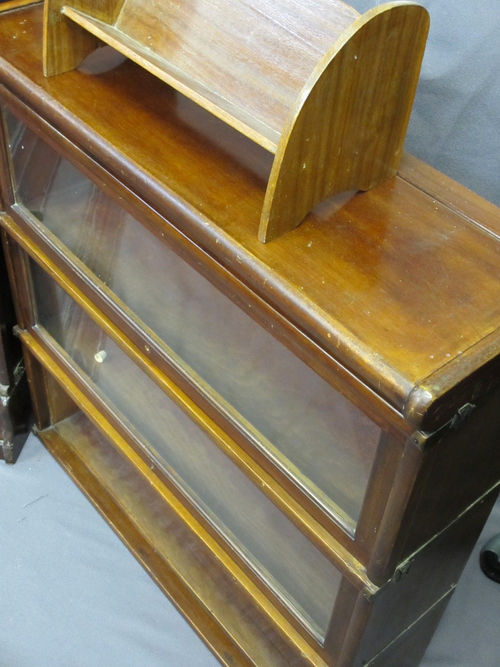 TWO GLOBE WERNICKE MAHOGANY SECTIONAL BOOKCASES, one having three opening glazed doors with top - Image 3 of 4