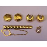 ITALIAN 18CT GOLD LADY'S & GENT'S JEWELLERY to include a pair of hexagonal cuff button clips