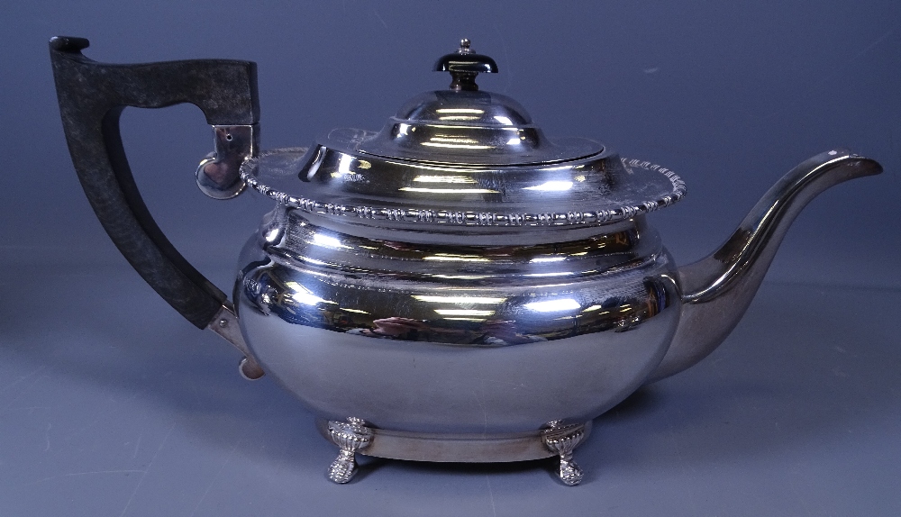 SILVER TEA & COFFEE SERVICE - four pieces all of oblong plain form with beaded style decoration - Bild 3 aus 5