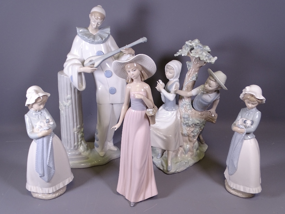 NAO FIGURES (5), 38cms the tallest, Pierrot with instrument