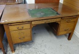 20TH CENTURY MAHOGANY KNEEHOLE DESK fitted arrangement of five shallow and deep drawers and two