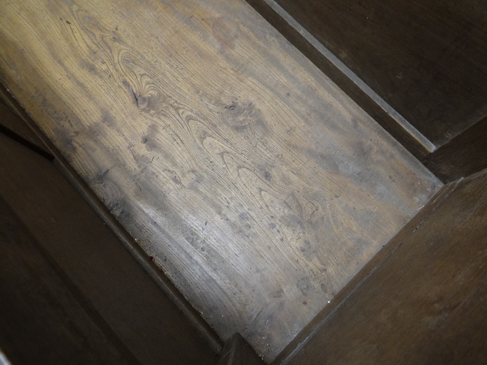 SMALL 17TH CENTURY JOINED OAK COFFER, boarded top with zigzag and dot motif to the scalloped edge, - Image 14 of 16