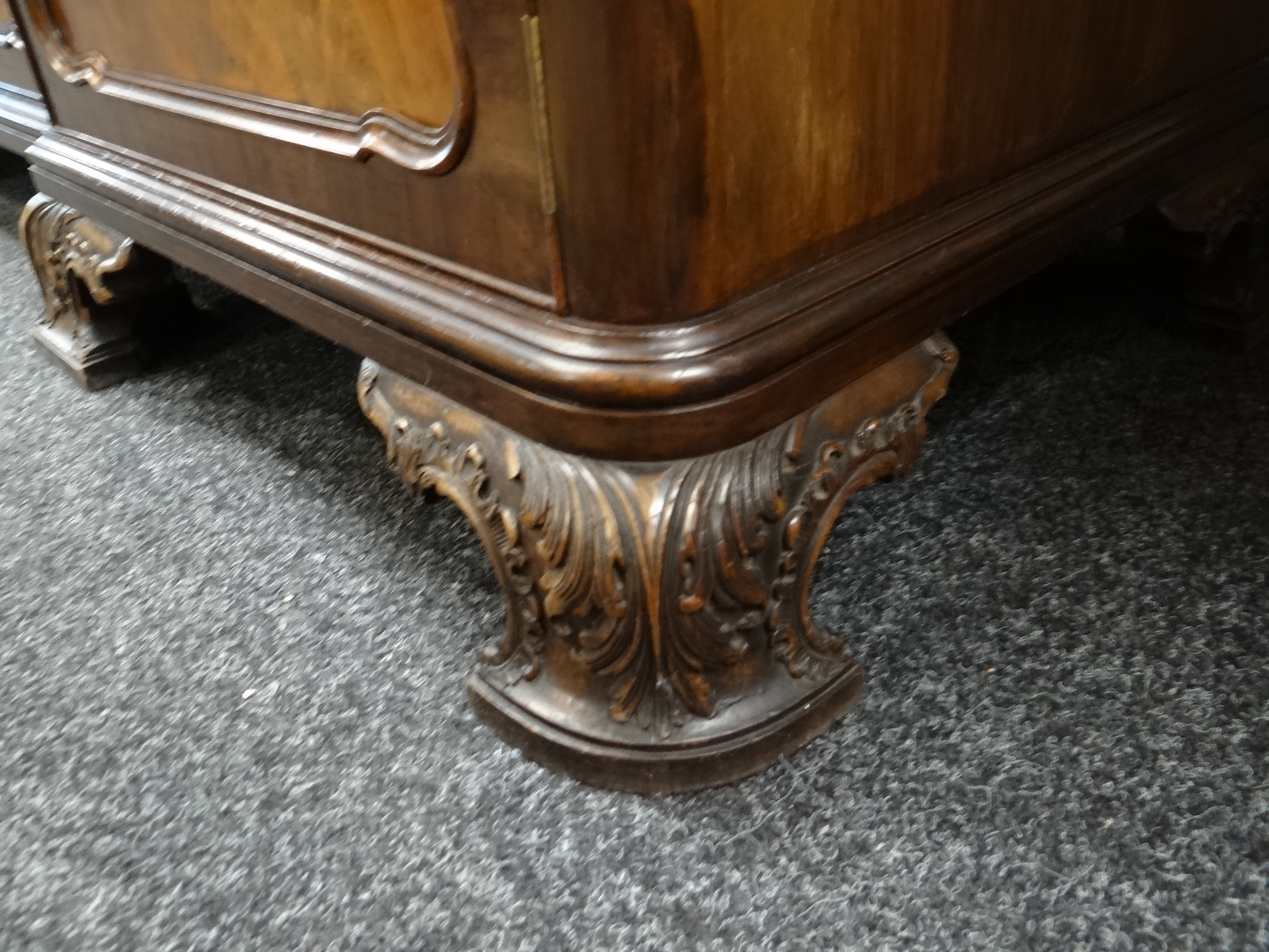 FINE WARING & GILLOW MAHOGANY BREAKFRONT BOOKCASE, foliate carved cavetto cornice above astragal - Image 14 of 31
