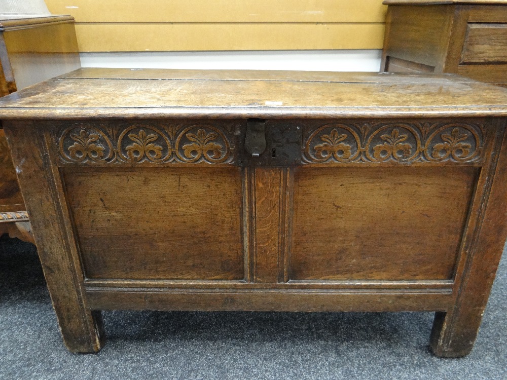 SMALL 17TH CENTURY JOINED OAK COFFER, boarded top with zigzag and dot motif to the scalloped edge, - Image 4 of 16