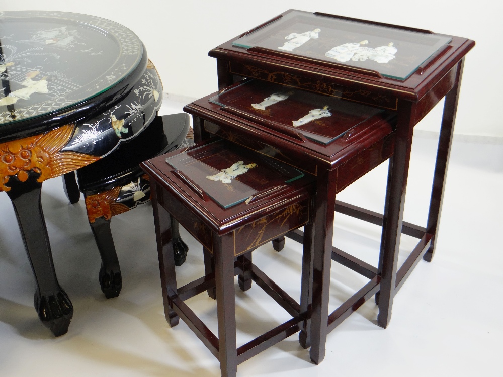 TWO SETS OF MODERN CHINESE LACQUER OCCASIONAL TABLES, with inlaid figure decoration, including a - Image 5 of 5