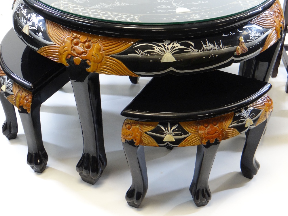 TWO SETS OF MODERN CHINESE LACQUER OCCASIONAL TABLES, with inlaid figure decoration, including a - Image 3 of 5