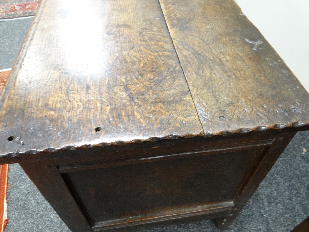 SMALL 17TH CENTURY JOINED OAK COFFER, boarded top with zigzag and dot motif to the scalloped edge, - Image 5 of 16