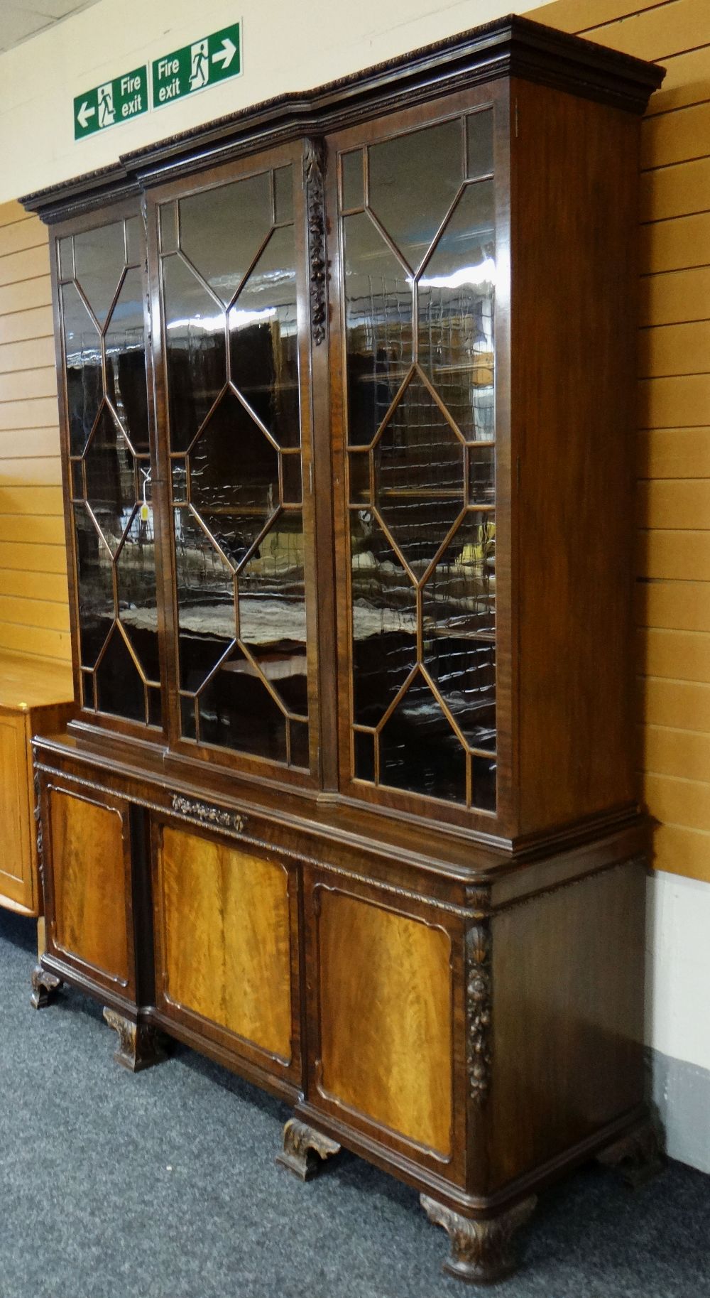 FINE WARING & GILLOW MAHOGANY BREAKFRONT BOOKCASE, foliate carved cavetto cornice above astragal - Image 2 of 31