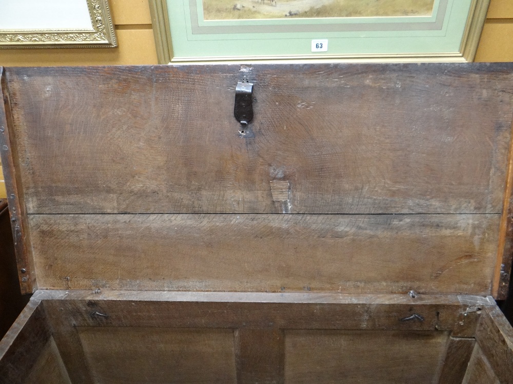 SMALL 17TH CENTURY JOINED OAK COFFER, boarded top with zigzag and dot motif to the scalloped edge, - Image 12 of 16