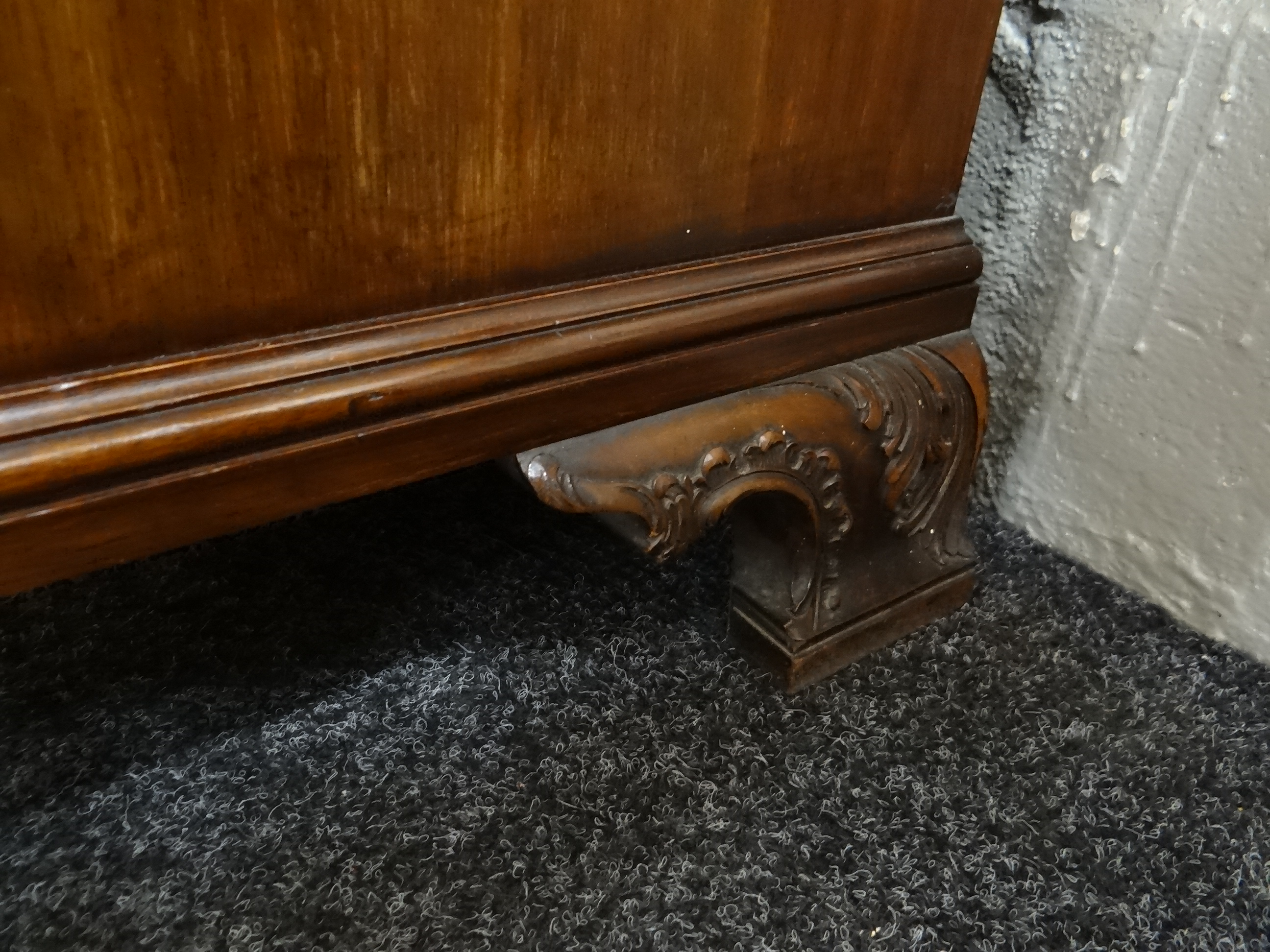 FINE WARING & GILLOW MAHOGANY BREAKFRONT BOOKCASE, foliate carved cavetto cornice above astragal - Image 13 of 31