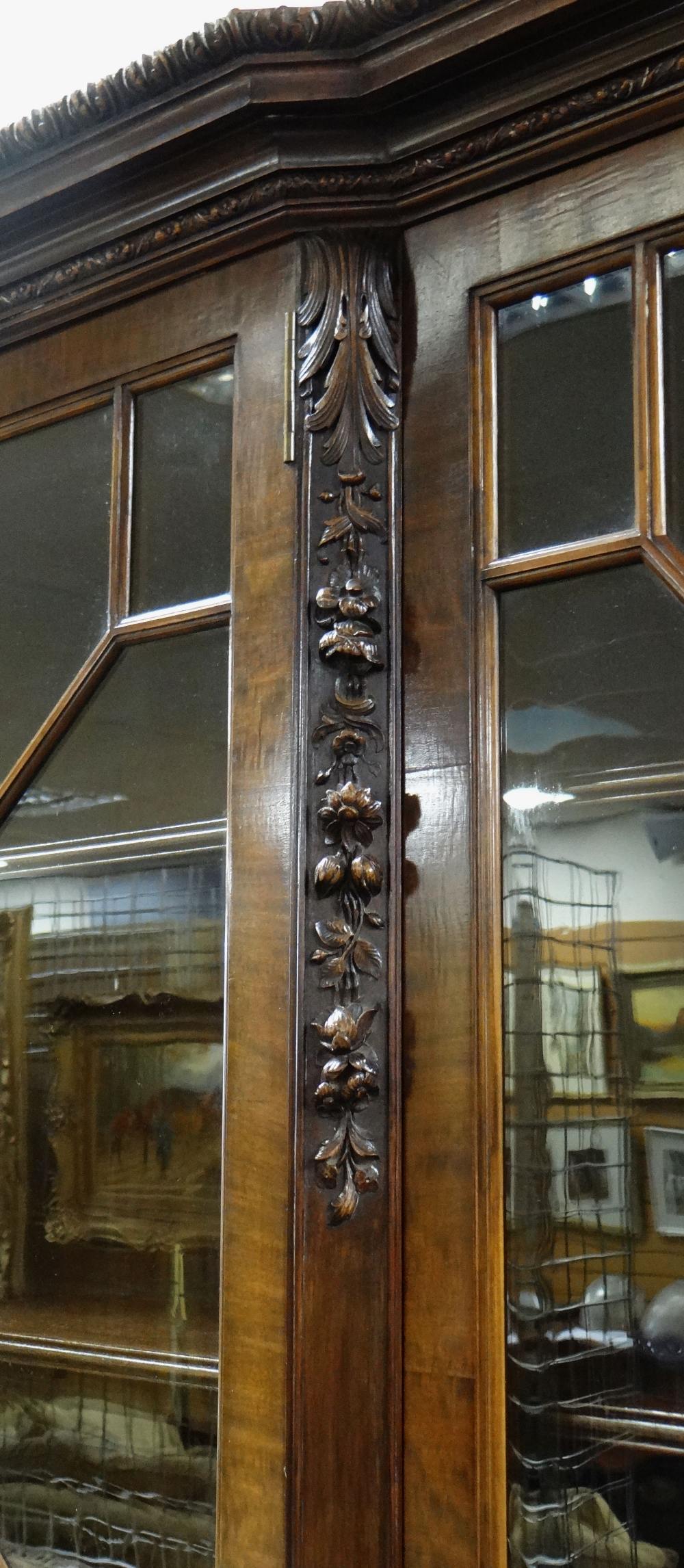 FINE WARING & GILLOW MAHOGANY BREAKFRONT BOOKCASE, foliate carved cavetto cornice above astragal - Image 4 of 31