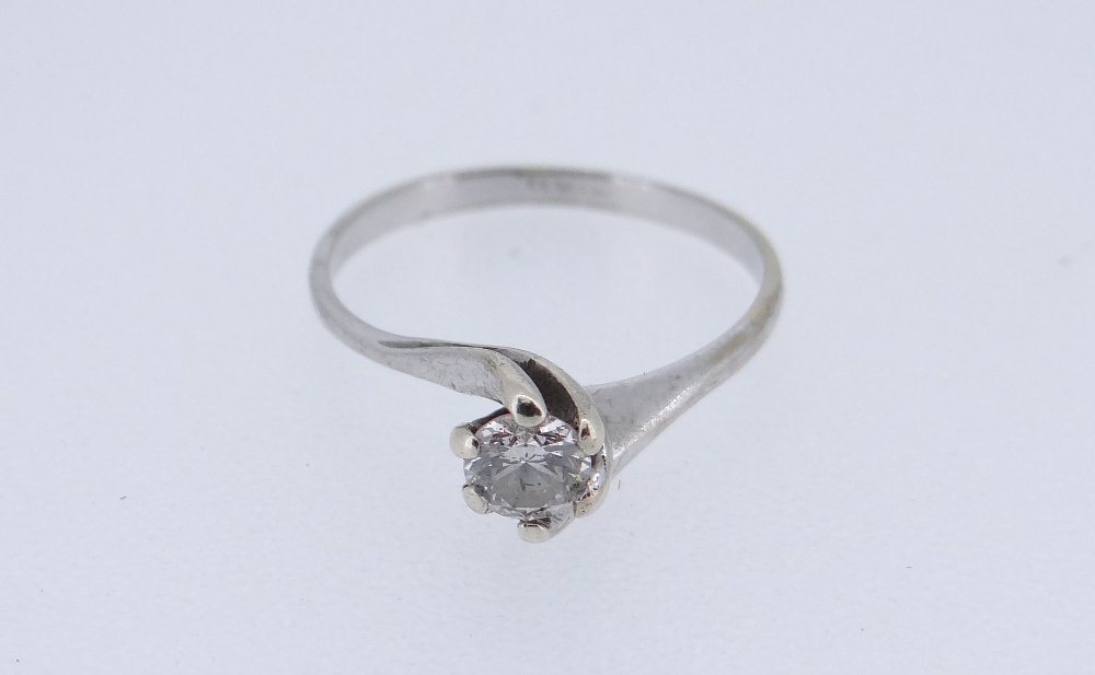 WHITE METAL SINGLE STONE DIAMOND RING, 0.2cts approximately (visual estimate), 1.6gms Condition - Image 5 of 5