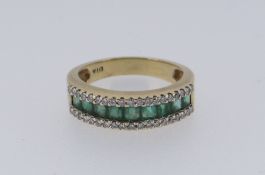 18CT GOLD DIAMOND & EMERALD RING, 5.2gms in box Condition Report: In good overall condition with