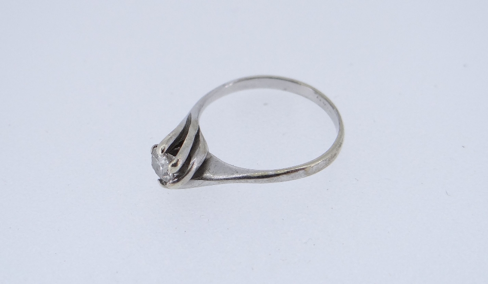 WHITE METAL SINGLE STONE DIAMOND RING, 0.2cts approximately (visual estimate), 1.6gms Condition - Image 2 of 5