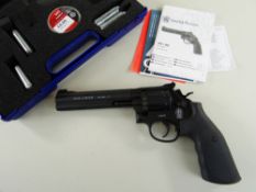 SMITH & WESSON 586 AIR PISTOL REVOLVER .177 caliber, no 513*****, with tin of pellets and CO2