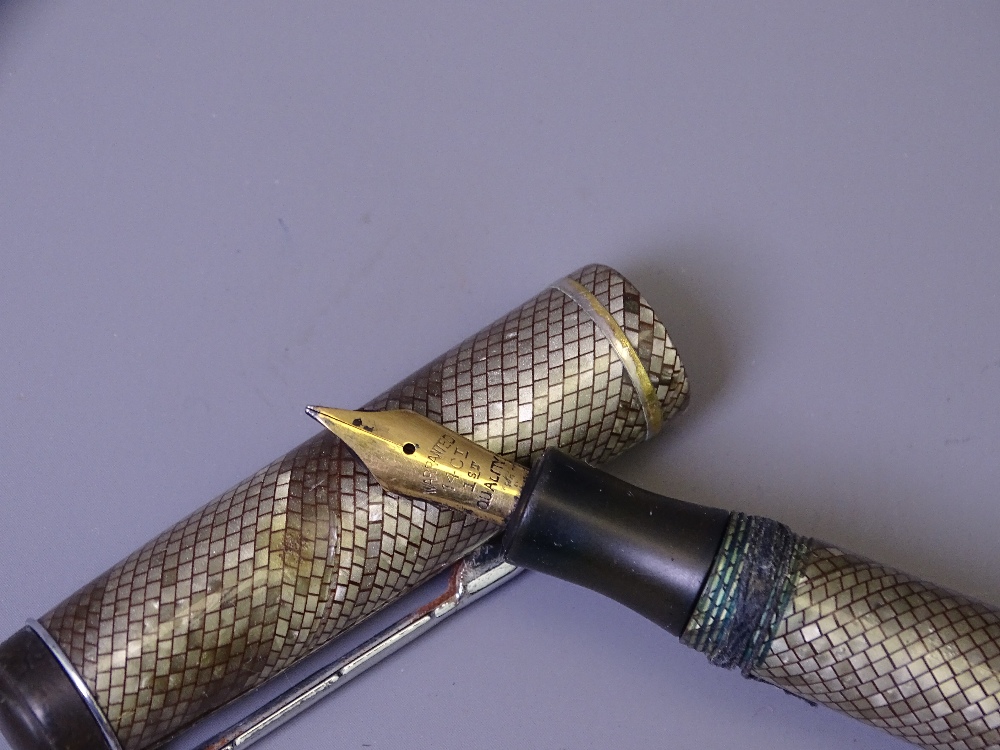 MENTMORE - Vintage (1930s) Silver Lizard Skin Mentmore Supreme fountain pen with nickel trim and - Image 4 of 4