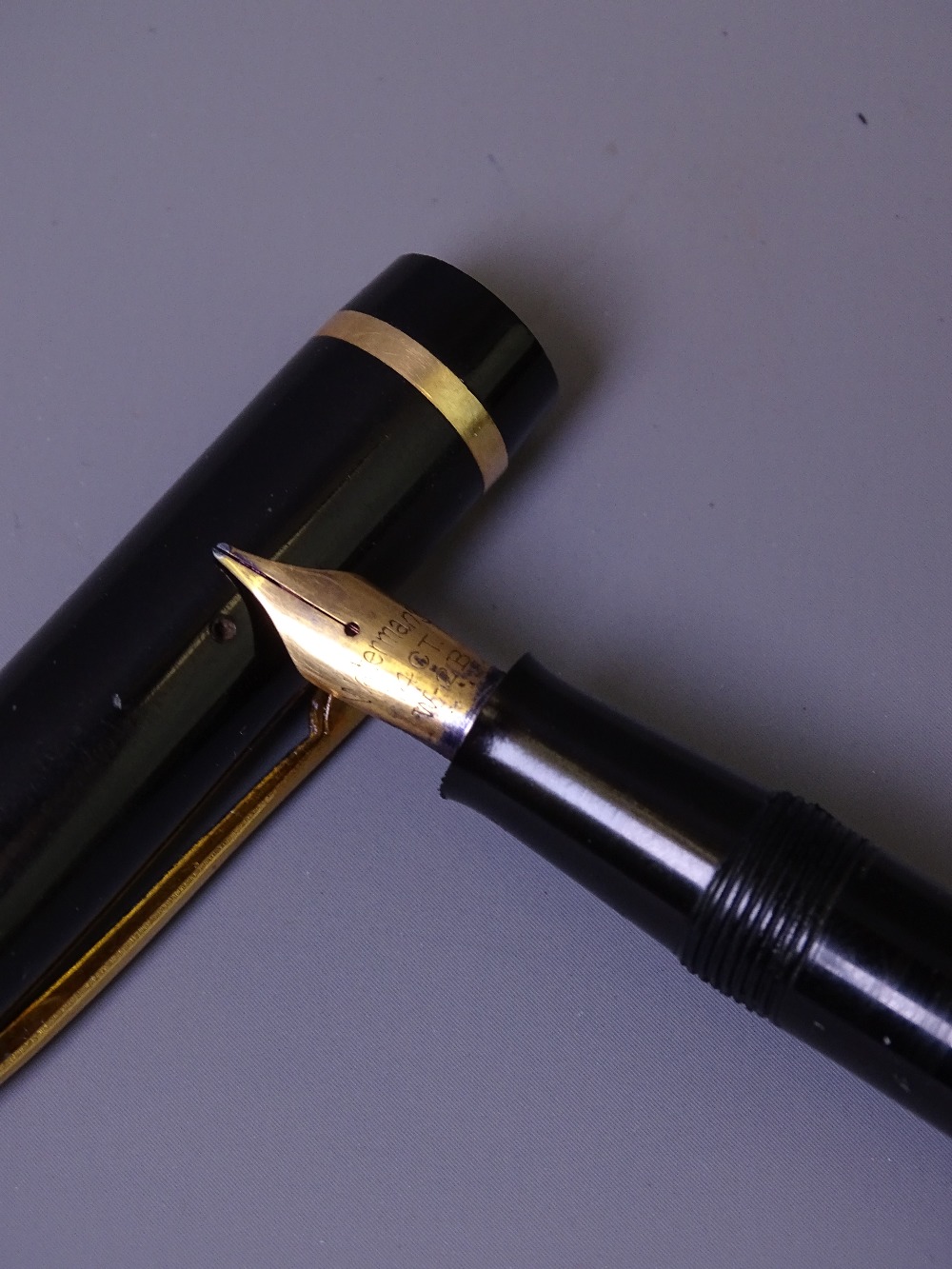 WATERMAN - Vintage (late 1940s-50s) Black Waterman W5 fountain pen with gold plated trim and - Image 3 of 5