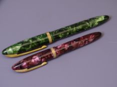 MENTMORE - Vintage (1940s) Green and Black Marble Mentmore Paramount fountain pen with gold plated