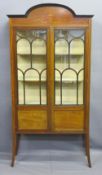 EDWARDIAN INLAID MAHOGANY TWO-DOOR CHINA DISPLAY CABINET with arched top detail and slender