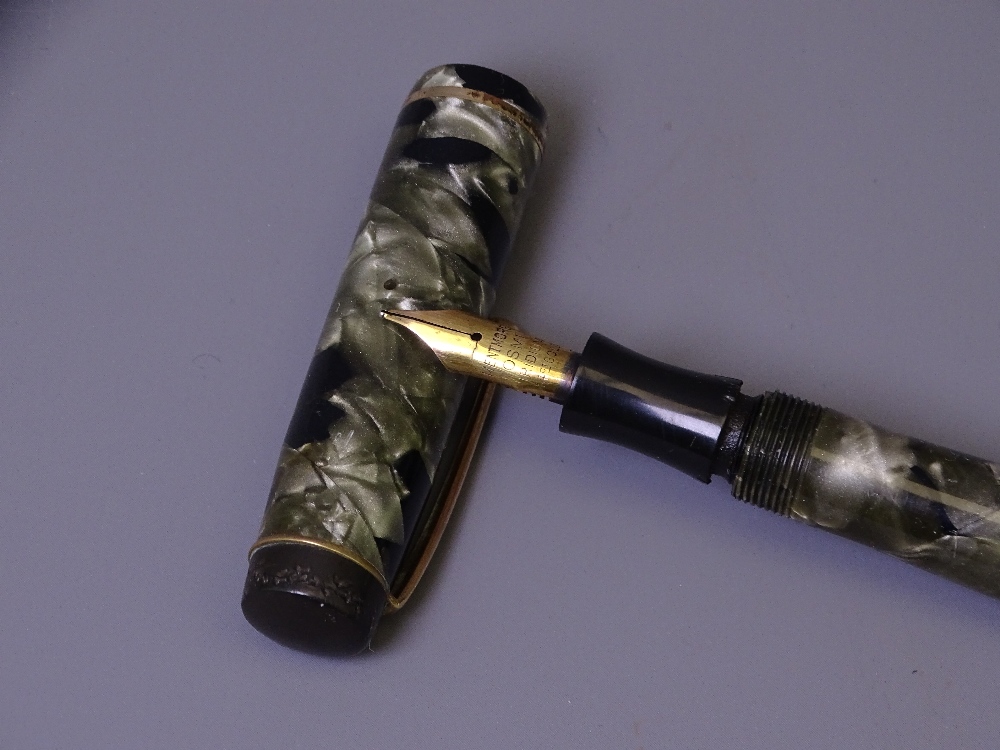 MENTMORE - Vintage (1930s) Grey Marble Mentmore Auto-Flow fountain pen with gold plated trim (some - Image 3 of 3