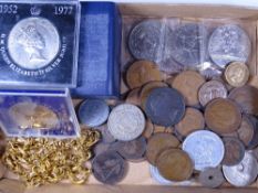 COMMEMORATIVE CROWNS & VINTAGE COINS, a small collection of British and overseas along with a chunky