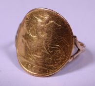 EDWARD VII GOLD HALF SOVEREIGN RING DATED 1909, reformed on indistinct but presumed 9ct shank, 4.