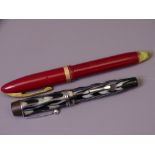 MENTMORE - Vintage (1940s) Red Mentmore Celeste fountain pen with gold plated trim and original