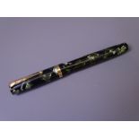 SWAN MABIE TODD - Vintage (1940s) Green Marble Swan Mabie Todd 6142 Self Filler fountain pen with