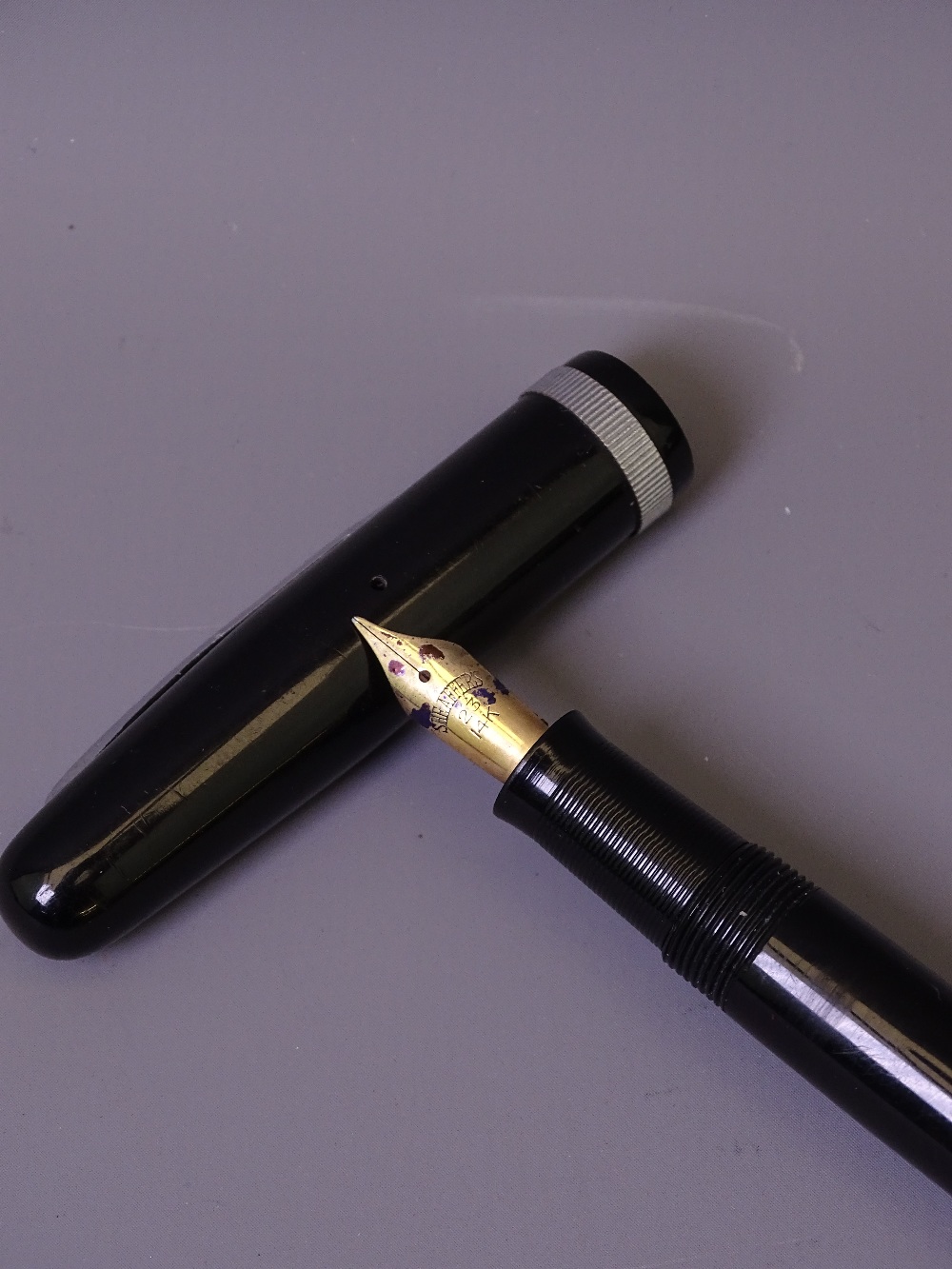 MENTMORE - Vintage (1940s) Grey Marble Mentmore Auto-Flow fountain pen with gold plated trim and - Image 3 of 4