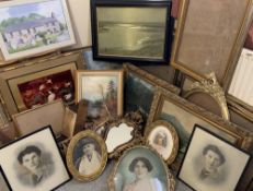 ANTIQUE PORTRAIT PRINT in an ornate oval frame, a good quantity of antique and other picture frames,