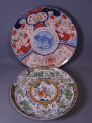 FAMILLE VERTE CHARGER (A/F), 30cms diameter and an Imari charger, 33cms diameter