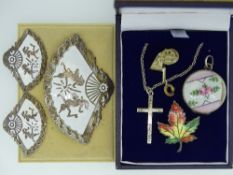 VARIOUS SILVER ITEMS to include an enamelled Canadian Maple Leaf brooch, a set of Siam silver