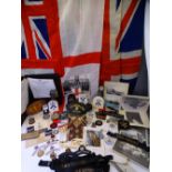 MIXED, MAINLY BRITISH ARMED FORCED MEMORABILIA, Royal Air Force and Royal Navy, badges and buttons