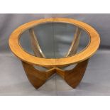 STYLISH MID-CENTURY CIRCULAR TEAK COFFEE TABLE with glass central insert, 45.5cms H, 80.5cms D