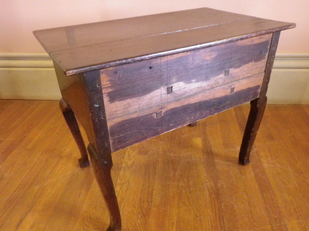 CIRCA 1820 OAK LOWBOY having two plank rectangular top over three drawers and shaped apron with - Image 3 of 3