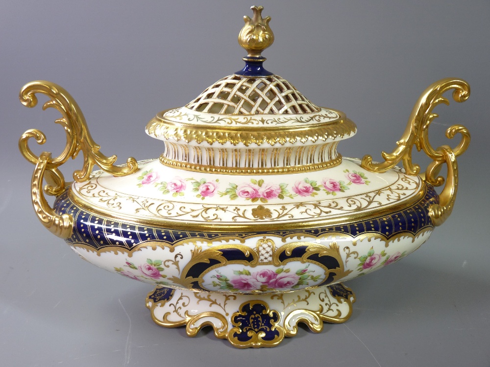 FINE WEDGWOOD OVAL BOAT SHAPED TWIN-HANDLED ROSE PATTERNED POT POURRI VASE with gilt and Crimson