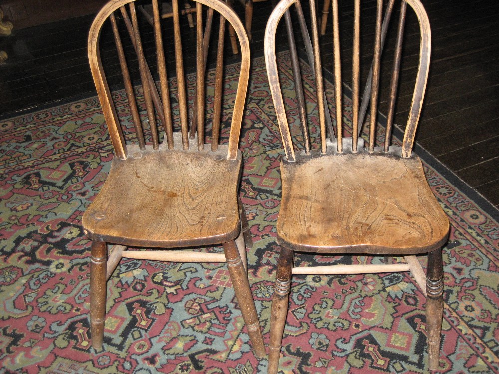 A SET OF SIX ELM WINDSOR CURVED BACK SPINDLE CHAIRS each with centre wheelback and turned supports - Image 2 of 3