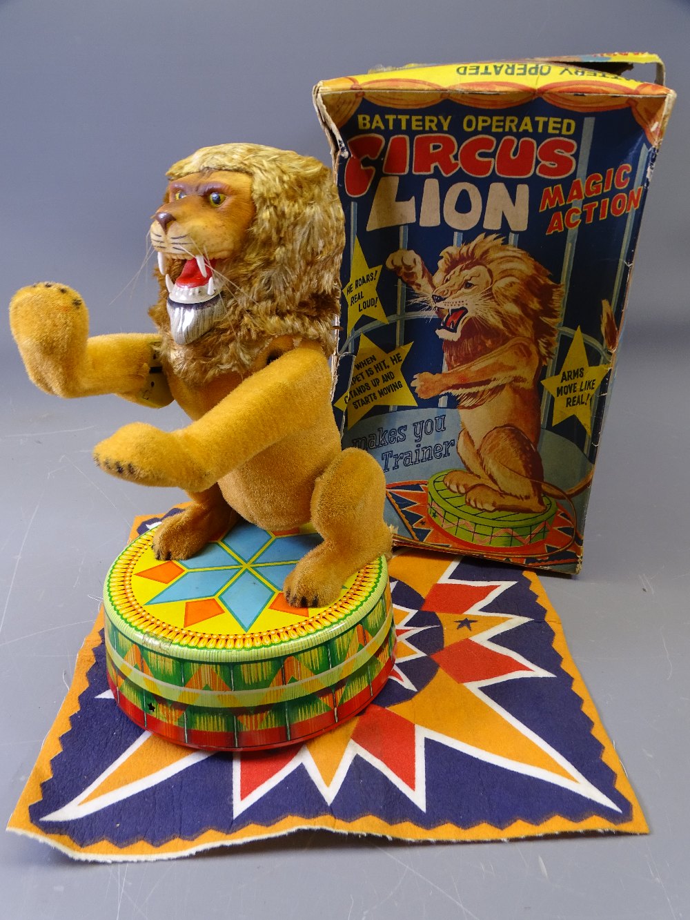VINTAGE BATTERY OPERATED CIRCUS LION in original box