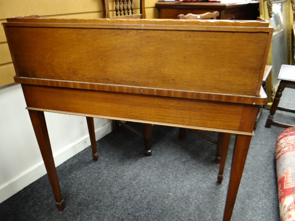 REPRODUCTION GEORGIAN-STYLE MAHOGANY BONHEUR DU JOUR, with superstructure of drawers and - Image 12 of 17