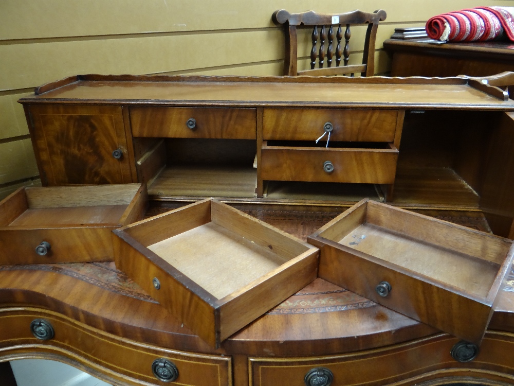 REPRODUCTION GEORGIAN-STYLE MAHOGANY BONHEUR DU JOUR, with superstructure of drawers and - Image 17 of 17