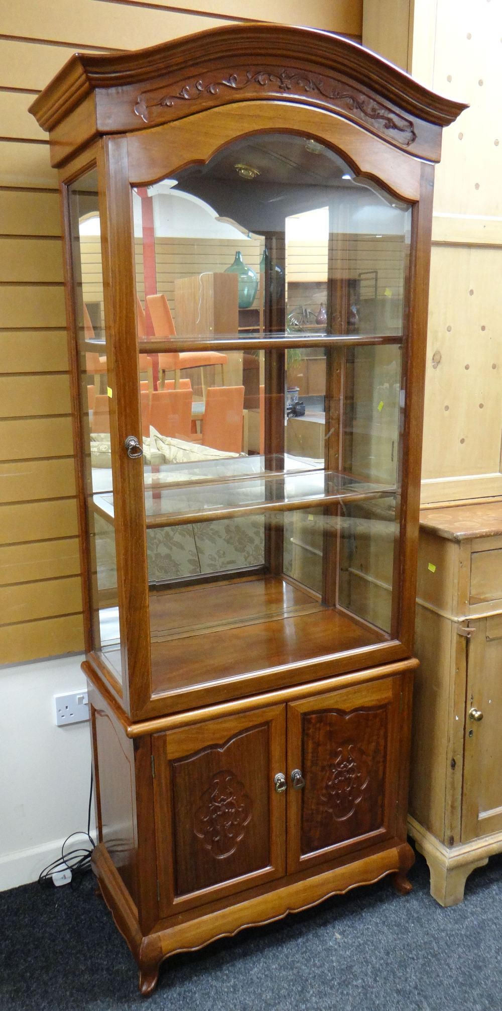 MODERN CHINESE HARDWOOD DISPLAY CABINET, carved arched top, mirror-back interior with adjustable