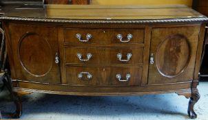 REPRODUCTION GEORGIAN-STYLE BOW FRONT SIDEBOARD, fitted three graduated drawers and two oval