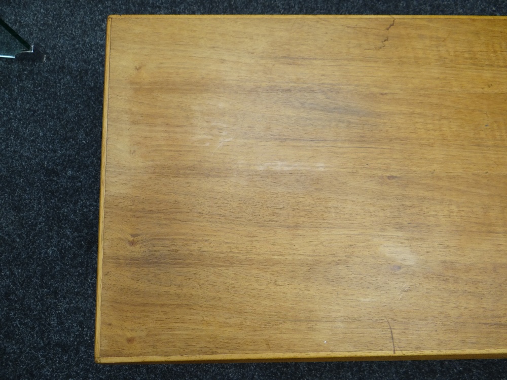 GORDON RUSSELL LTD: A TEAK COFFEE TABLE, 102 x 46cms - Image 10 of 18