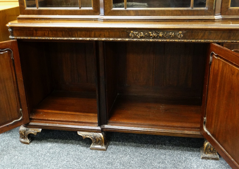 FINE WARING & GILLOW MAHOGANY BREAKFRONT BOOKCASE, foliate carved cavetto cornice above astragal - Image 5 of 8