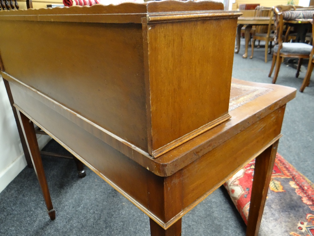 REPRODUCTION GEORGIAN-STYLE MAHOGANY BONHEUR DU JOUR, with superstructure of drawers and - Image 13 of 17