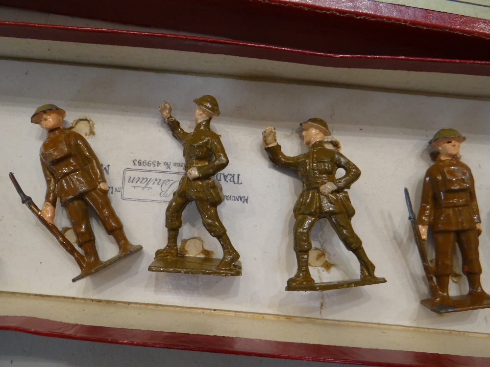 COLLECTION OF TOY METAL SOLDIERS & FIGURES including Britain's 'The Gordon Highlanders with Pipers', - Image 40 of 48