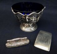 ASSORTED SILVER ITEMS comprising Edward VII pierced silver bon bon pedestal dish with blue glass