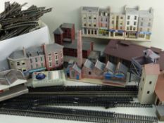 LARGE COLLECTION OF 'OO' GAUGE PLASTIC RAILWAY BUILDINGS & TRACK